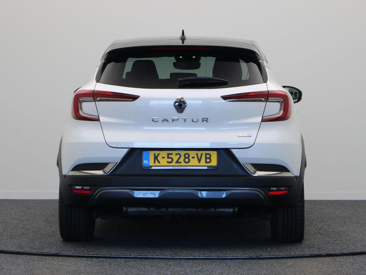 Renault CAPTUR E-Tech Plug-in Hybrid 160pk Initiale Paris | Lederen bekleding| Elektrische stoelverstelling| Stoel en stuurwielverwarming| Bose audio| Navigatie|