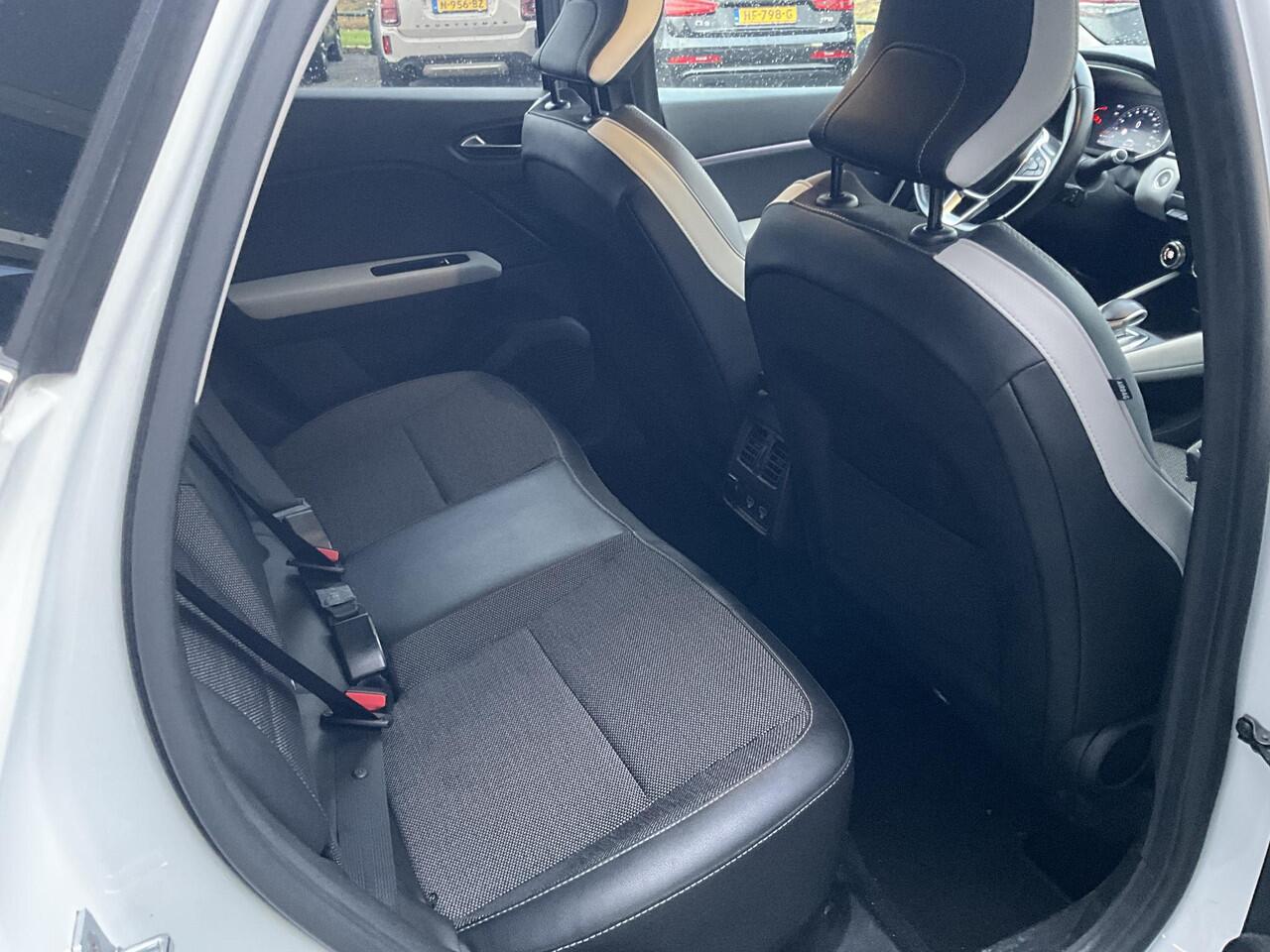 Renault CAPTUR 1.3 TCe 140 Intens Camera | Trekhaak