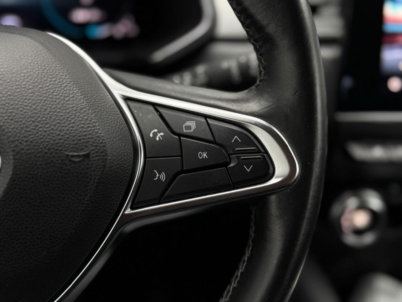 Renault CAPTUR 1.6 E-Tech Plug In - Intens - Navi - Adaptive cruise - camera