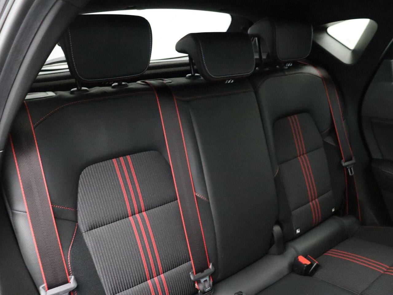 Renault CAPTUR E-Tech Hybrid 145pk R.S. Line | BOSE | Achteruitrijcamera | Parkeersensoren voor/achter |