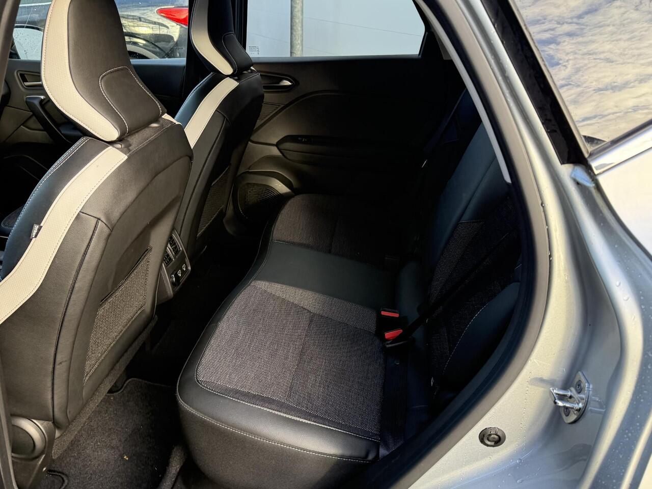 Renault CAPTUR 1.0 TCe 100 Intens (Hoge instap) Parkeerhulp | Navigatie | Lichtmetalen Velgen