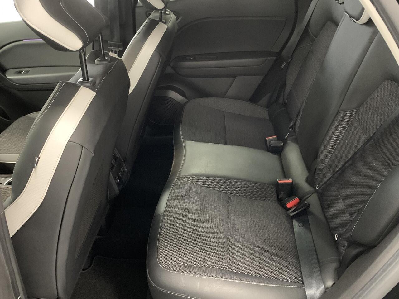 Renault CAPTUR 1.6 E-Tech Plug-in Hybrid 160 Intens NAVIGATIE | ACHTERUITRIJCAMERA | PARKEERSENSOREN VOOR-EN ACHTER