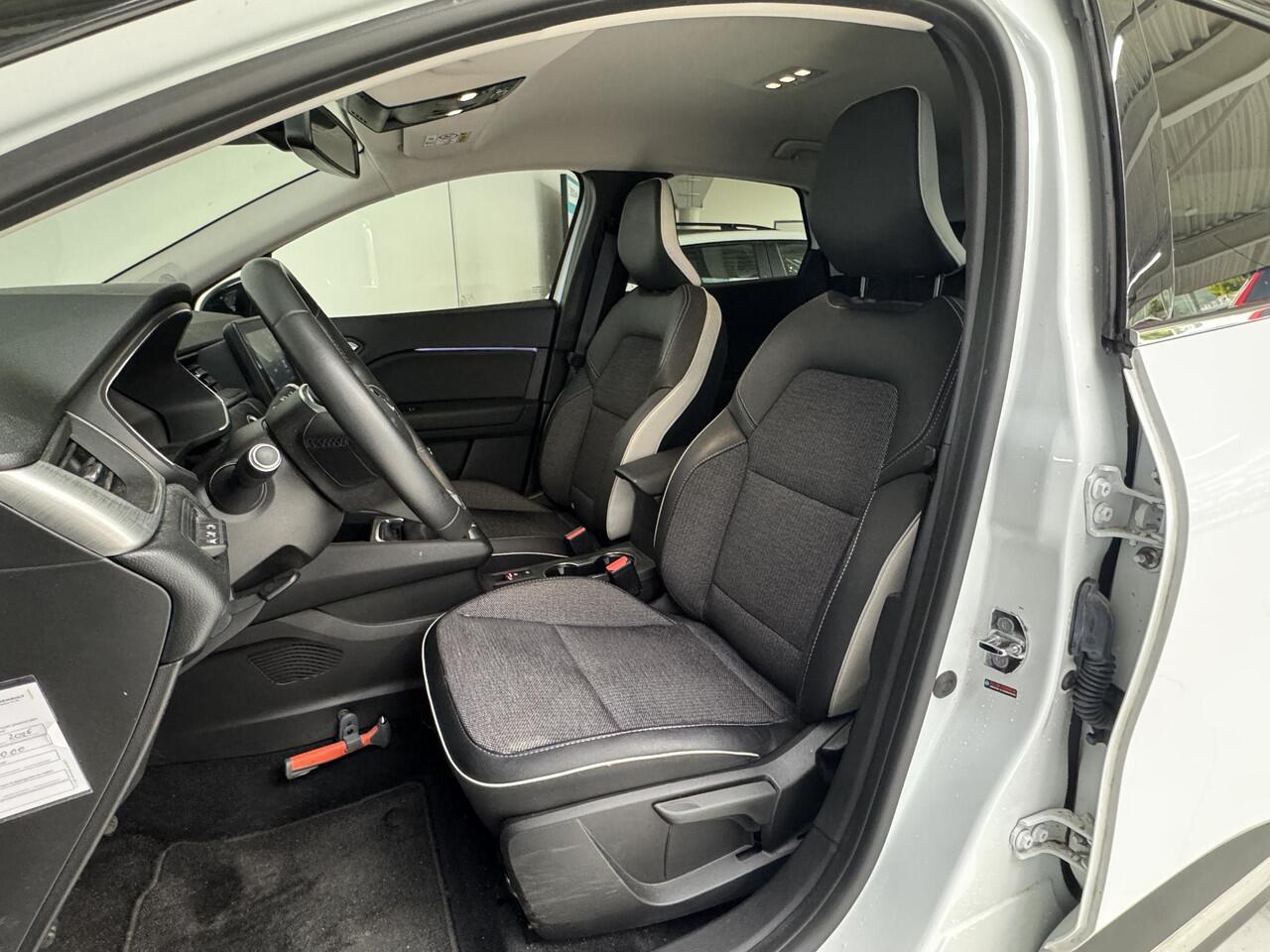 Renault CAPTUR 1.3 TCe 140 Intens | Trekhaak | Navigatie | Achteruitrijcamera | Apple CarPlay / Android Auto |