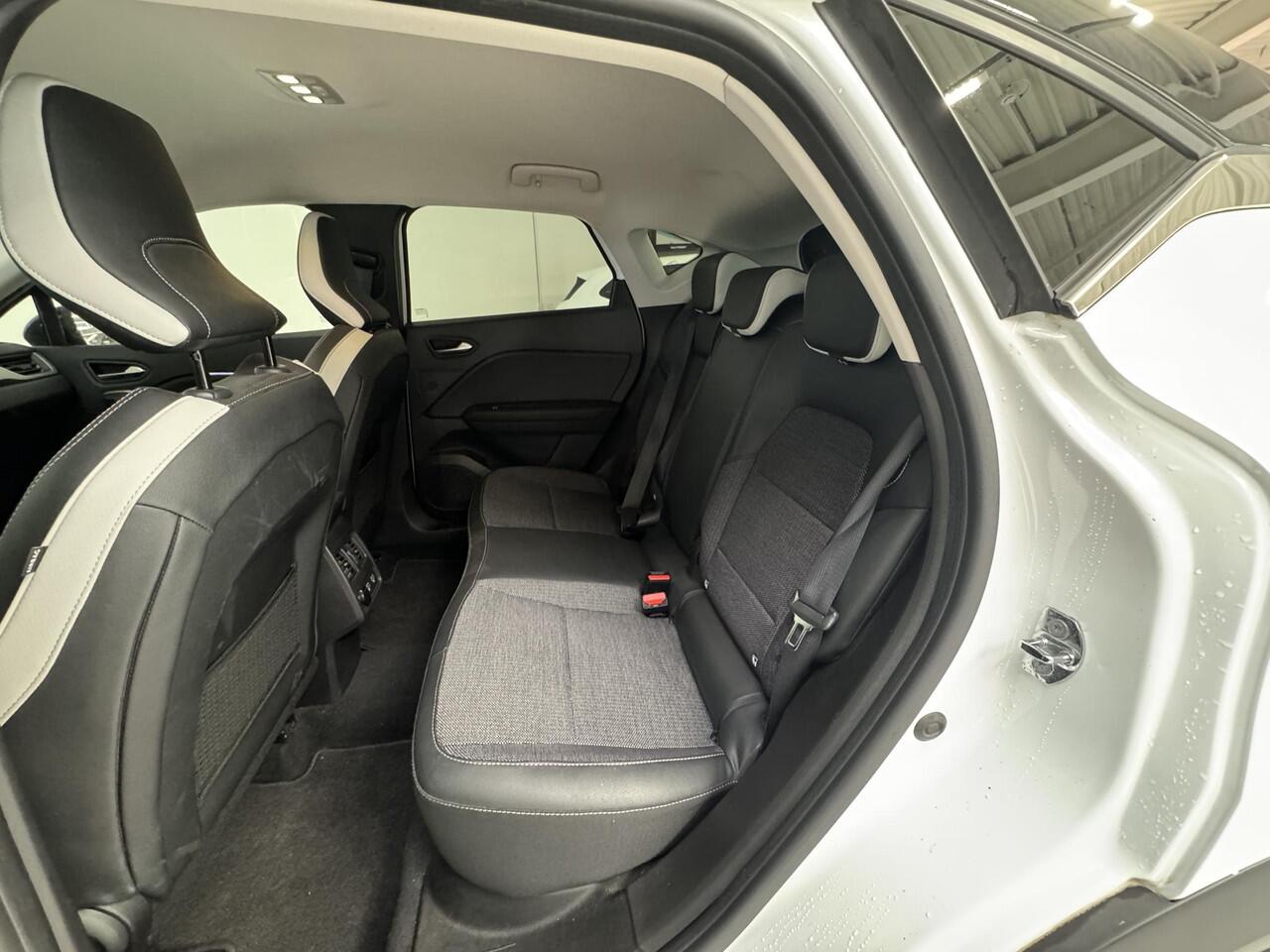 Renault CAPTUR 1.3 TCe 140 Intens | Trekhaak | Navigatie | Achteruitrijcamera | Apple CarPlay / Android Auto |