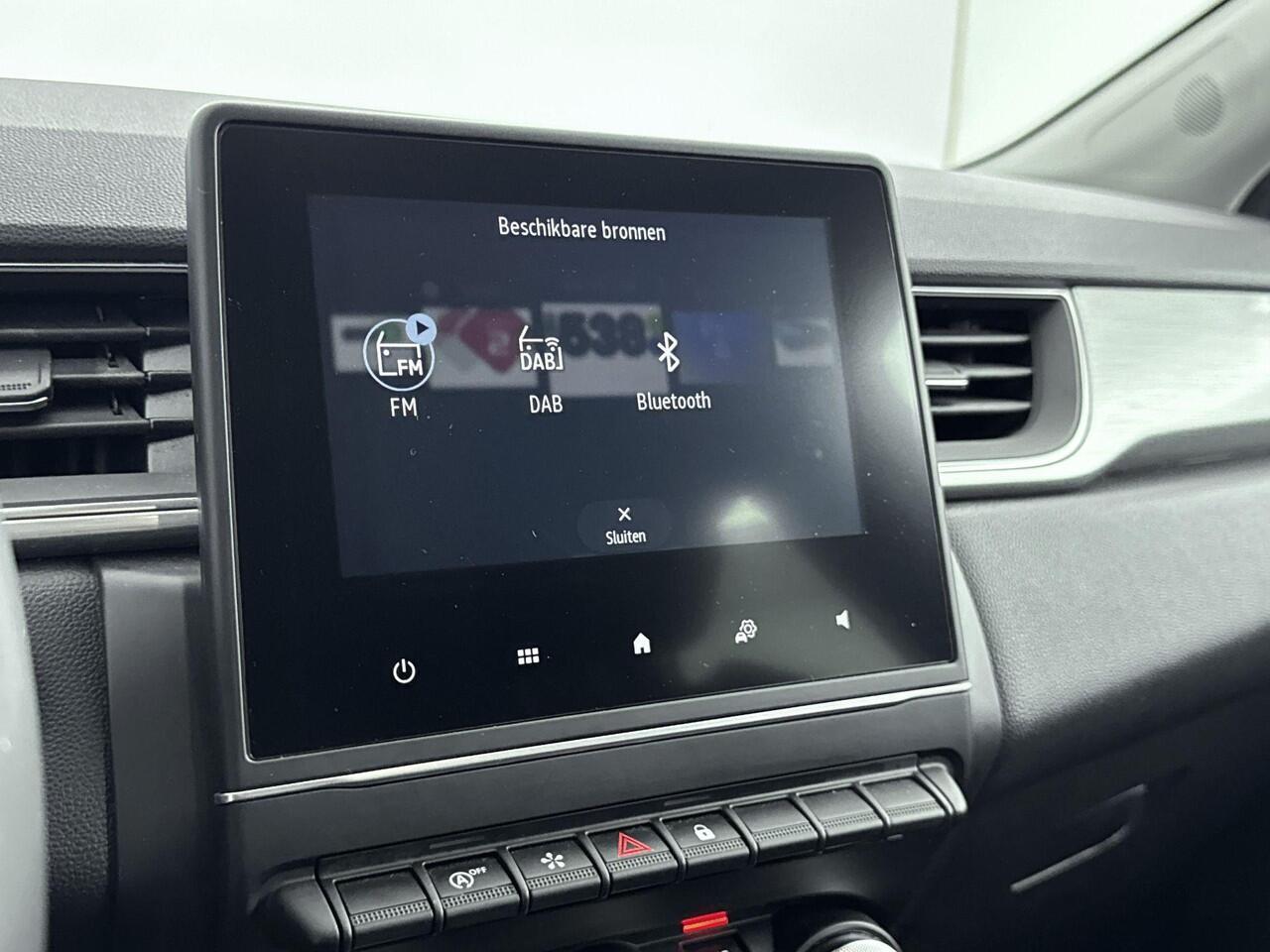 Renault CAPTUR 1.0 TCe 90Pk Intens | Navigatie | Cruise Control | Climate Control | Trekhaak | Parkeersensoren Voor en Achter | Achteruitrijcamera | Keyless Start en Go | Apple Carplay/Android Auto |