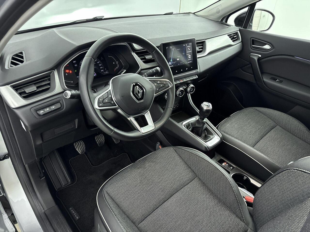 Renault CAPTUR 1.0 TCe 90Pk Intens | Navigatie | Apple & Android Carplay | Parkeersensoren & Camera | Climate Control | Trekhaak | Lichtmetalen Velgen | Privacy Glass | Keyless Entry |