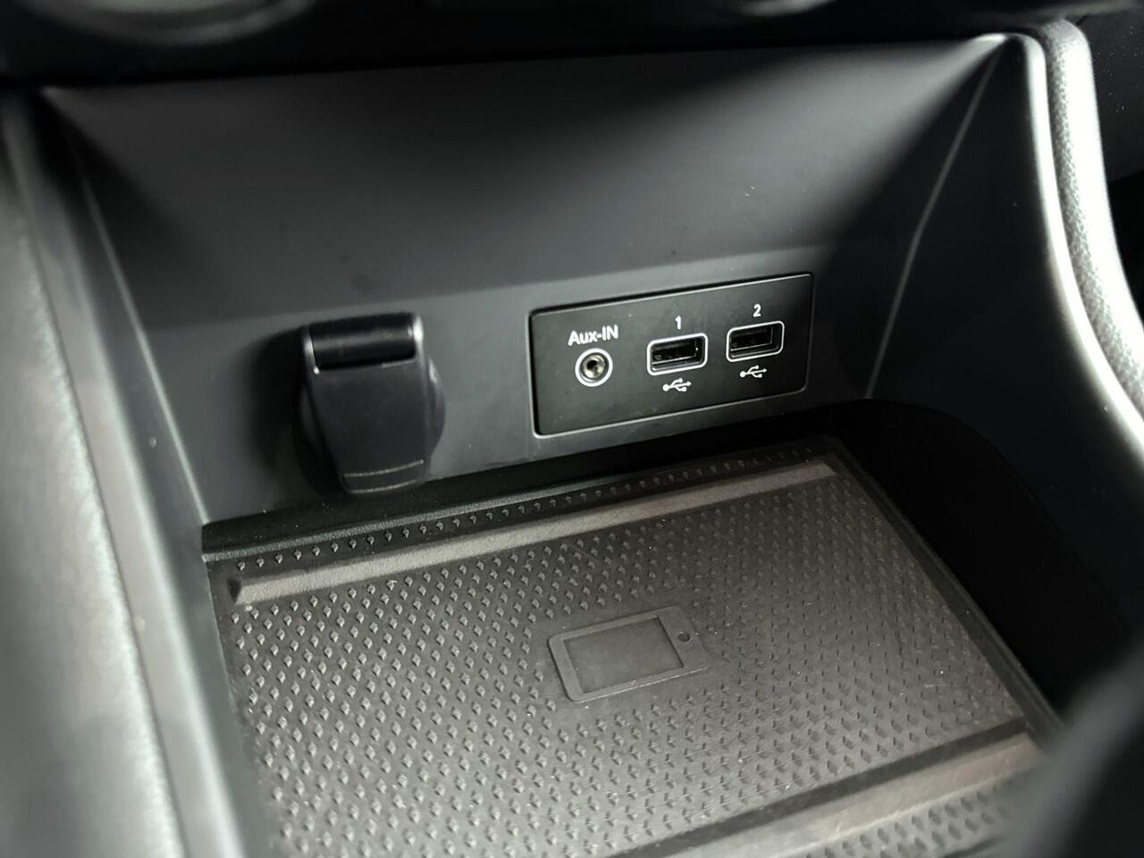 Renault CAPTUR 1.3 TCe 140Pk Intens | Navigatie | Apple & Android Carplay | Climate Control | Parkeersensoren Voor & Achter | Achteruitrijcamera | Stoel & Stuurverwarming | Cruise Control & Snelheidsbegrenzer |