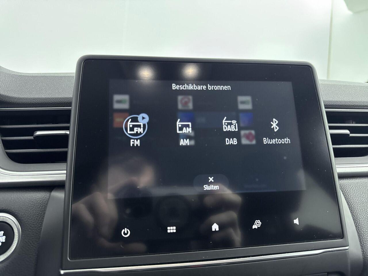 Renault CAPTUR 1.3 TCe 140Pk Intens | Navigatie | Apple & Android Carplay | Climate Control | Parkeersensoren Voor & Achter | Achteruitrijcamera | Stoel & Stuurverwarming | Cruise Control & Snelheidsbegrenzer |