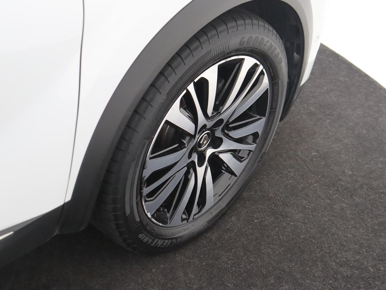 Renault CAPTUR 1.6 E-Tech Plug-in Hybrid 160 Initiale Paris | Automaat | Navigatie | Camera | Stoelverwarming | Parkeersensoren | Android Auto | Apple Carplay