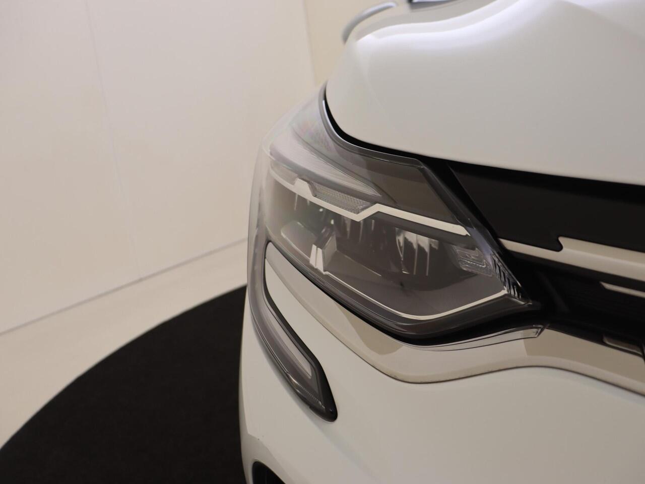 Renault CAPTUR 1.6 E-Tech Plug-in Hybrid 160 Initiale Paris | Automaat | Navigatie | Camera | Stoelverwarming | Parkeersensoren | Android Auto | Apple Carplay