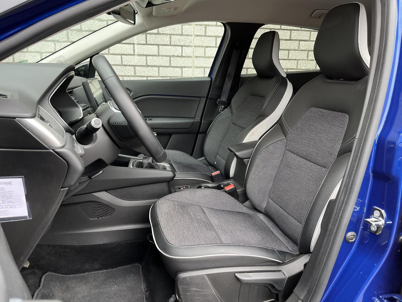 Renault CAPTUR 1.0 TCe 90 Intens | Dealer Onderhouden | Achteruitrijcamera | Apple CarPlay / Android Auto | All Season Banden | Navigatie |