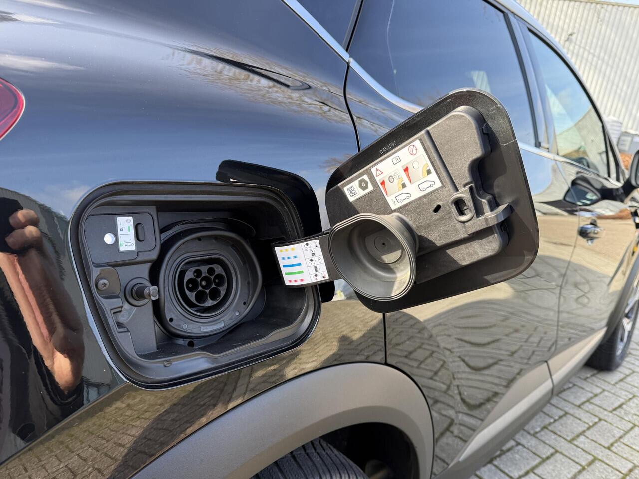 Renault CAPTUR 1.6 E-Tech Plug-in Hybrid 160 R.S. Line | Adaptive Cruise Control | Dealer Onderhouden | Stuurwiel verwarming |