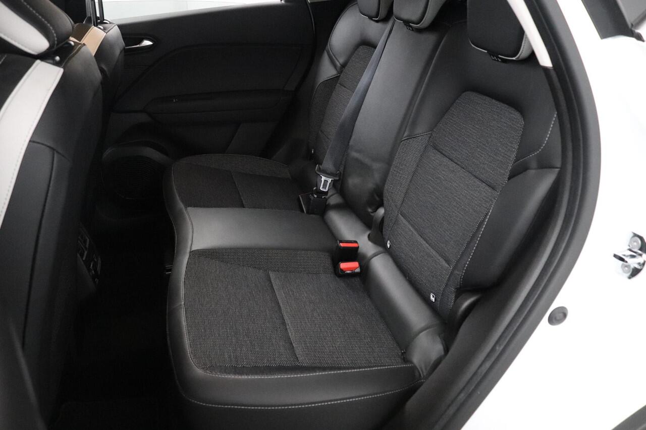 Renault CAPTUR 1.6 E-Tech Plug-in Hybrid 160 Intens | 1e Eigenaar | Dealeronderhouden | Trekhaak | Metallic Wit |