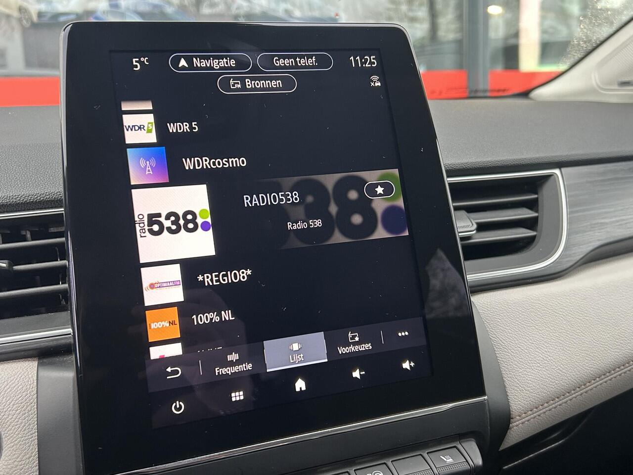 Renault CAPTUR 1.6 E-Tech Plug-in Hybrid 160 Initiale Paris / Lederen Bekleding / Achteruitrijcamera / Stoel & Stuurverwarming / Trekhaak / Apple Carplay & Android Auto / Cruise Control / Climate Control / Parkeersensoren /