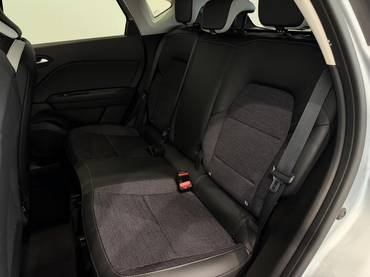 Renault CAPTUR 1.3 TCe 140 EDC Intens | Navigatie | Climate Control | Cruise Control | Lichtmetalen velgen 18"