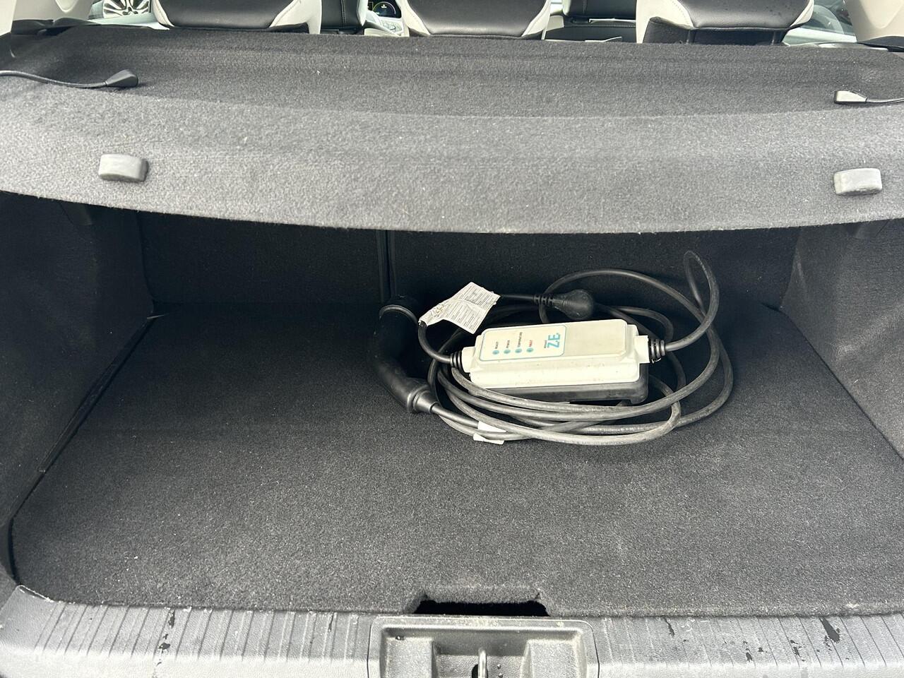 Renault CAPTUR 1.6 E-Tech Plug-in Hybrid 160 Intens (Hoge Zit) | Navigatie | Parkeerhulp | Half Leder