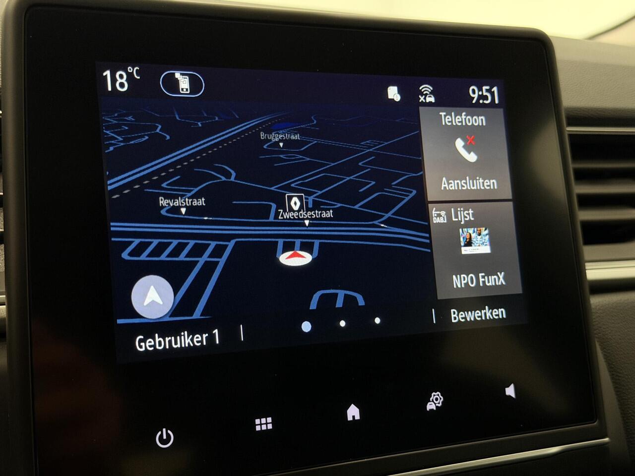 Renault CAPTUR 1.6 E-Tech Hybrid 145 Intens | Navigatie | Climate Control | Cruise Control | Lichtmetalen velgen 17" | Parkeersensoren voor, achter en achteruitrijcamera | Apple Carplay/Android Auto