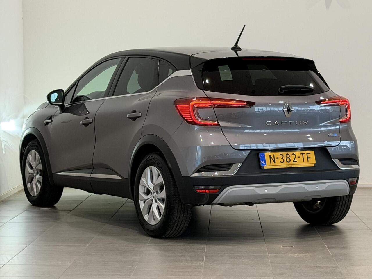 Renault CAPTUR 1.6 E-Tech Hybrid 145 Intens | Navigatie | Climate Control | Cruise Control | Lichtmetalen velgen 17" | Parkeersensoren voor, achter en achteruitrijcamera | Apple Carplay/Android Auto