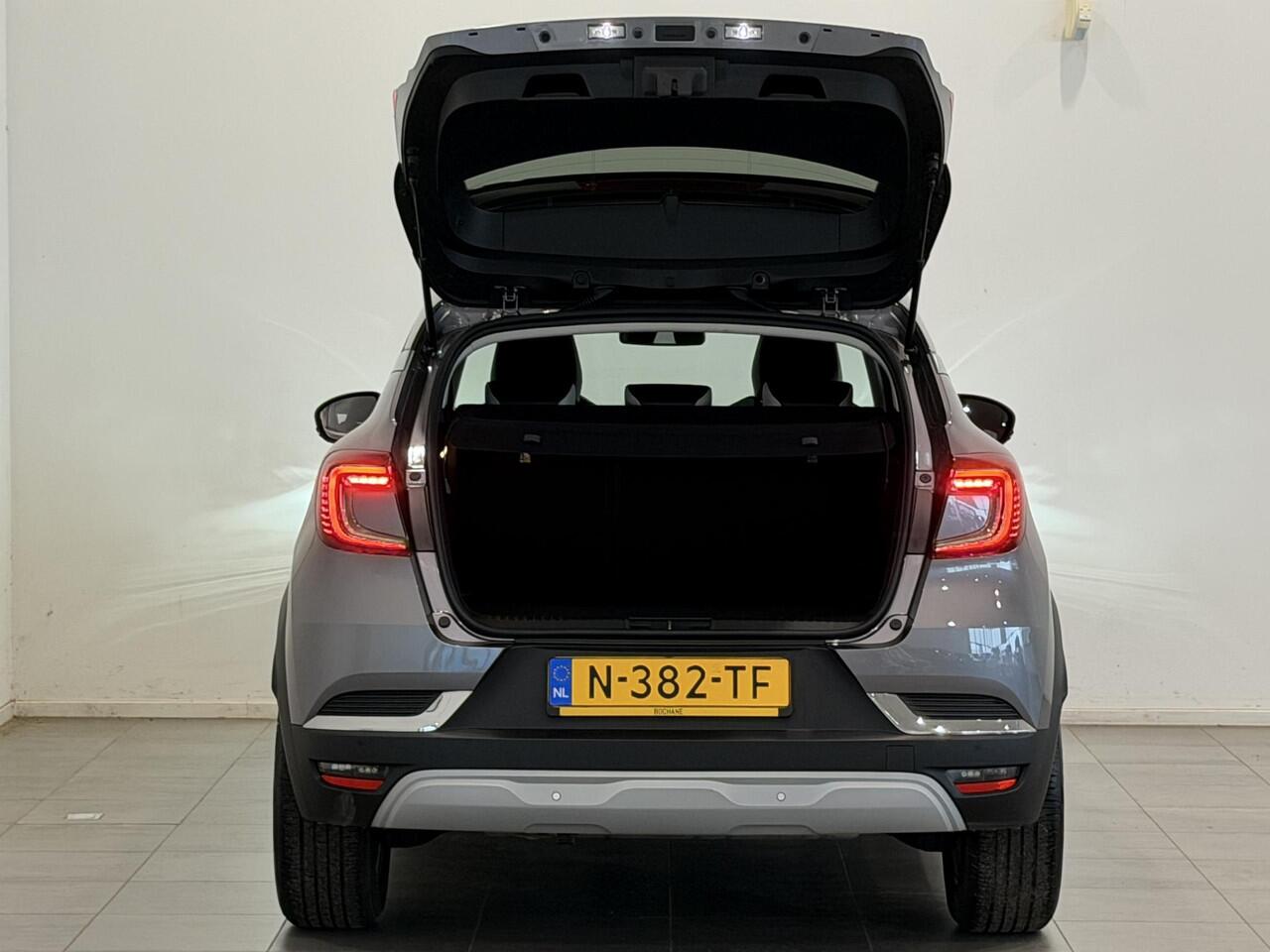 Renault CAPTUR 1.6 E-Tech Hybrid 145 Intens | Navigatie | Climate Control | Cruise Control | Lichtmetalen velgen 17" | Parkeersensoren voor, achter en achteruitrijcamera | Apple Carplay/Android Auto