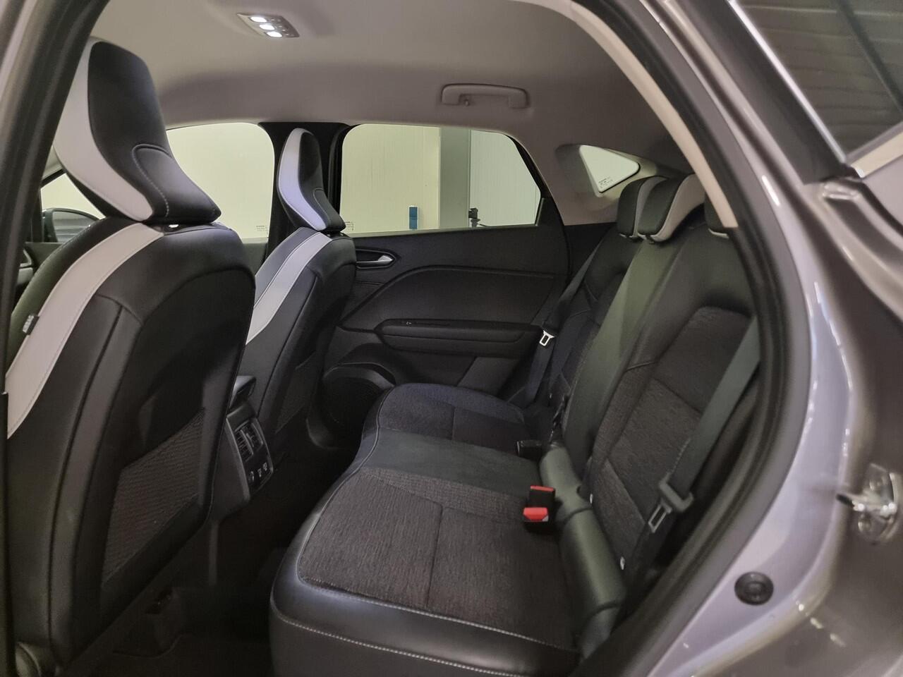 Renault CAPTUR 1.3 TCe 140 Intens | Navigatie | Parkeersensoren | Climate Control |