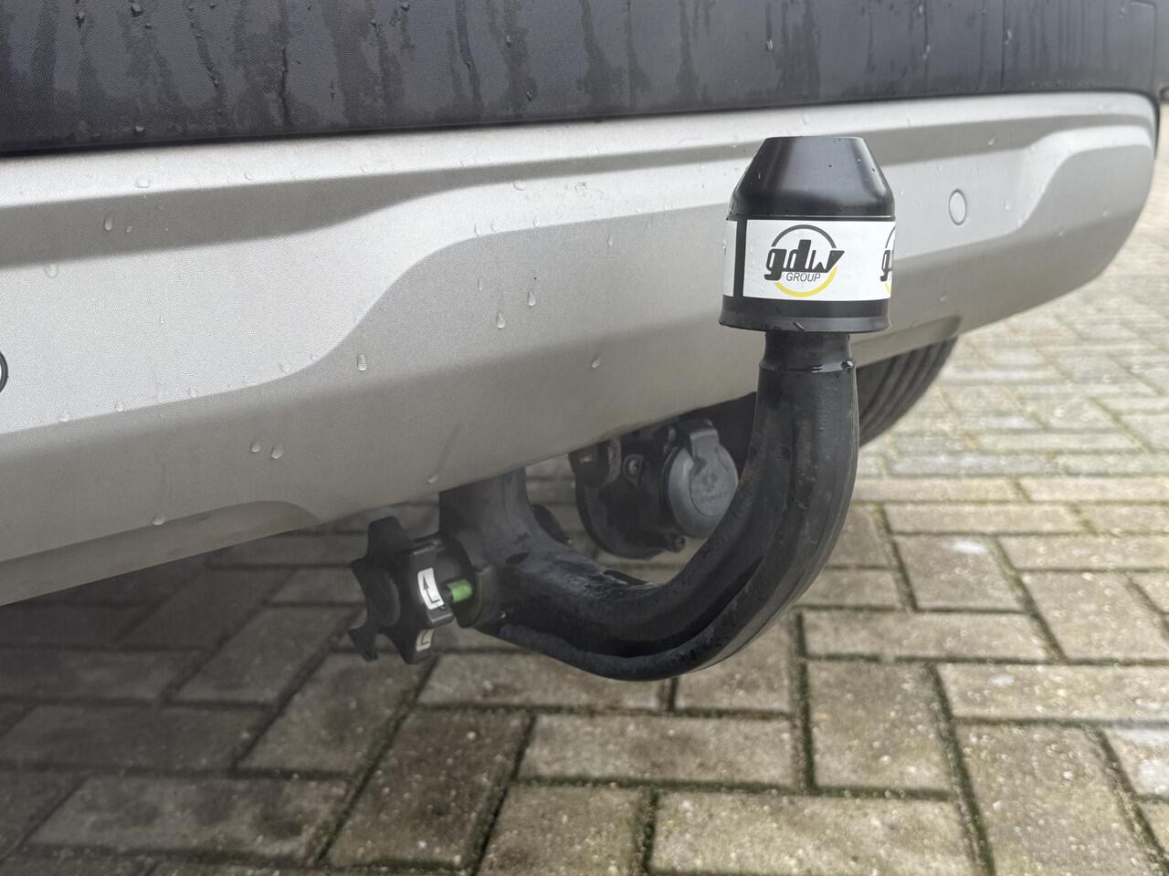 Renault CAPTUR 1.3 TCe 140 Intens / NL Auto / Dealer Onderhouden / Trekhaak 1500 KG / Camera / Navigatie / Apple CarPlay/Android Auto / Verwarmde Voorruit / Stuurverwarming / Adaptive Cruise Control / Half Lederen Bekleding /