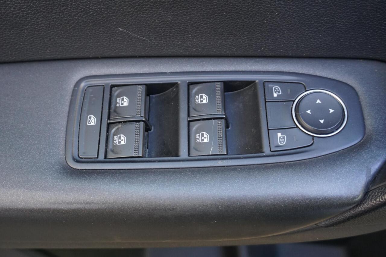 Renault CAPTUR 1.0 TCe 90 Camera+PDC/Metallic lak/Navigatie/ Michelinbanden, bijna nieuw!