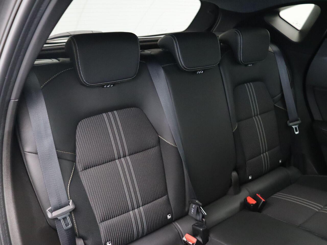 Renault CAPTUR E-Tech full hybrid 145pk E-Tech engineered | Apple Carplay/Android Auto | Parkeersensoren voor en achter | Climate control