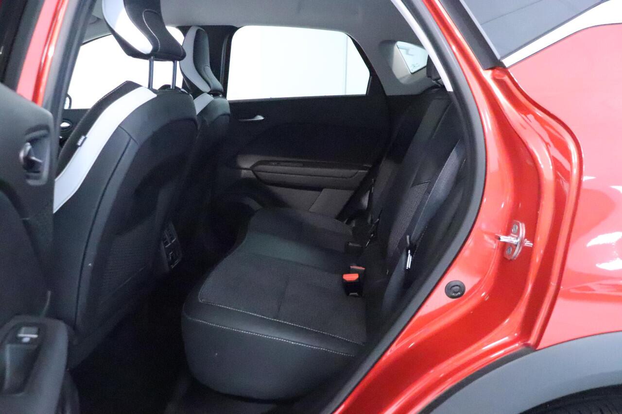 Renault CAPTUR 1.0 TCe 90 Intens | Camera | Climate Control | Cruise control | AppleCarplay AndroidAuto | LED | DAB |