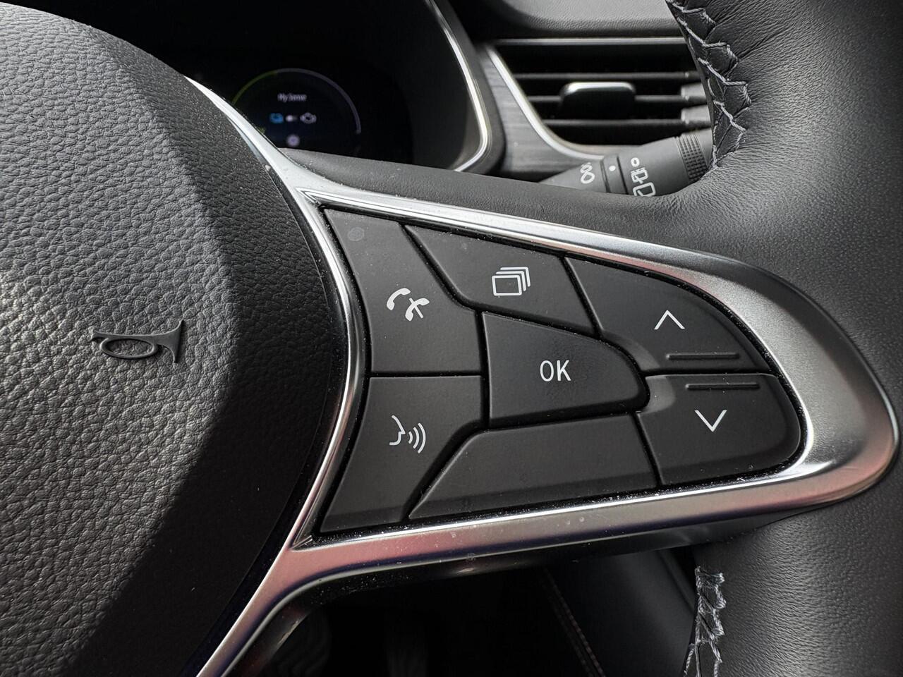 Renault CAPTUR 1.6 E-Tech Plug-in Hybrid 160 Initiale Paris / 1e eigenaar / NL auto / Dealer onderhouden / Stoelverwarming / Lederen bekleding /