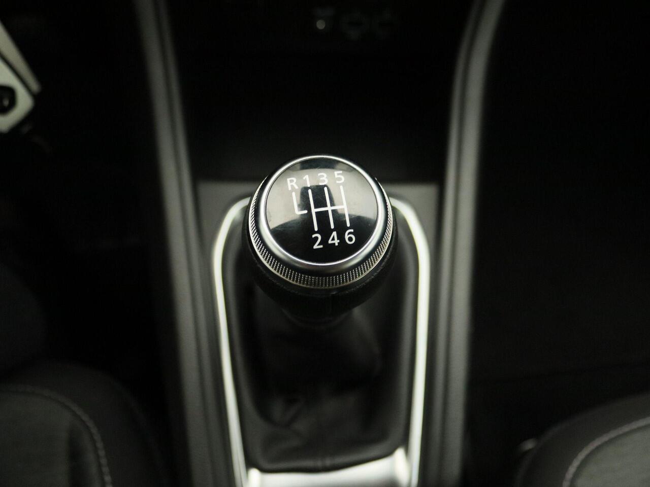 Renault CAPTUR TCe 90 Equilibre | Airco | Lane departure warning met lane keep assist | Led pure vision koplampen | Skidplates vóór en achter in zilvergrijs | Metaalkleur |