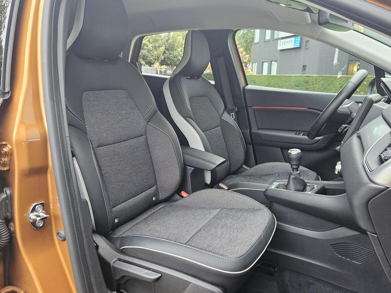 Renault CAPTUR 1.0 TCe 90 Intens / 1e Eigenaar / Dealer Onderhouden / All Season Banden / Achteruitrijcamera / Parkeersensoren/ Climate Control / Apple Carplay & Android Auto /