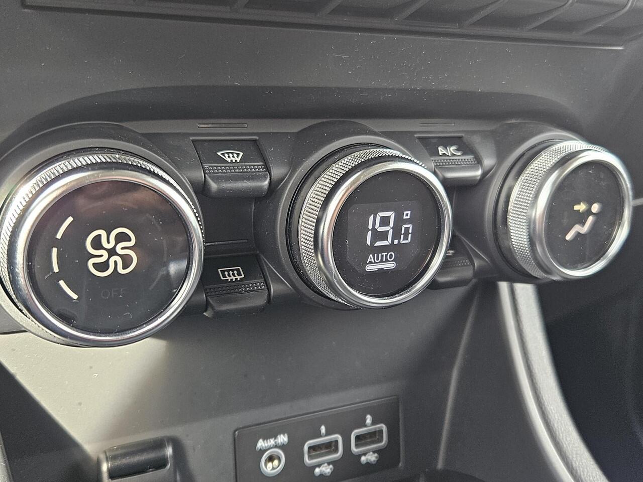 Renault CAPTUR 1.6 E-Tech plug-in hybrid 160 Intens Automaat / Navigatie / Apple Carplay & Android Auto / Parkeersensor Achter / Climate Controle /