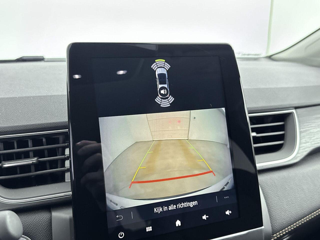 Renault CAPTUR 1.3 TCe Initiale Paris 140PK | Automaat | Lederen Bekleding | Stoel- en Stuurverwarming | Achteruitrijcamera | Apple CarPlay & Android Auto