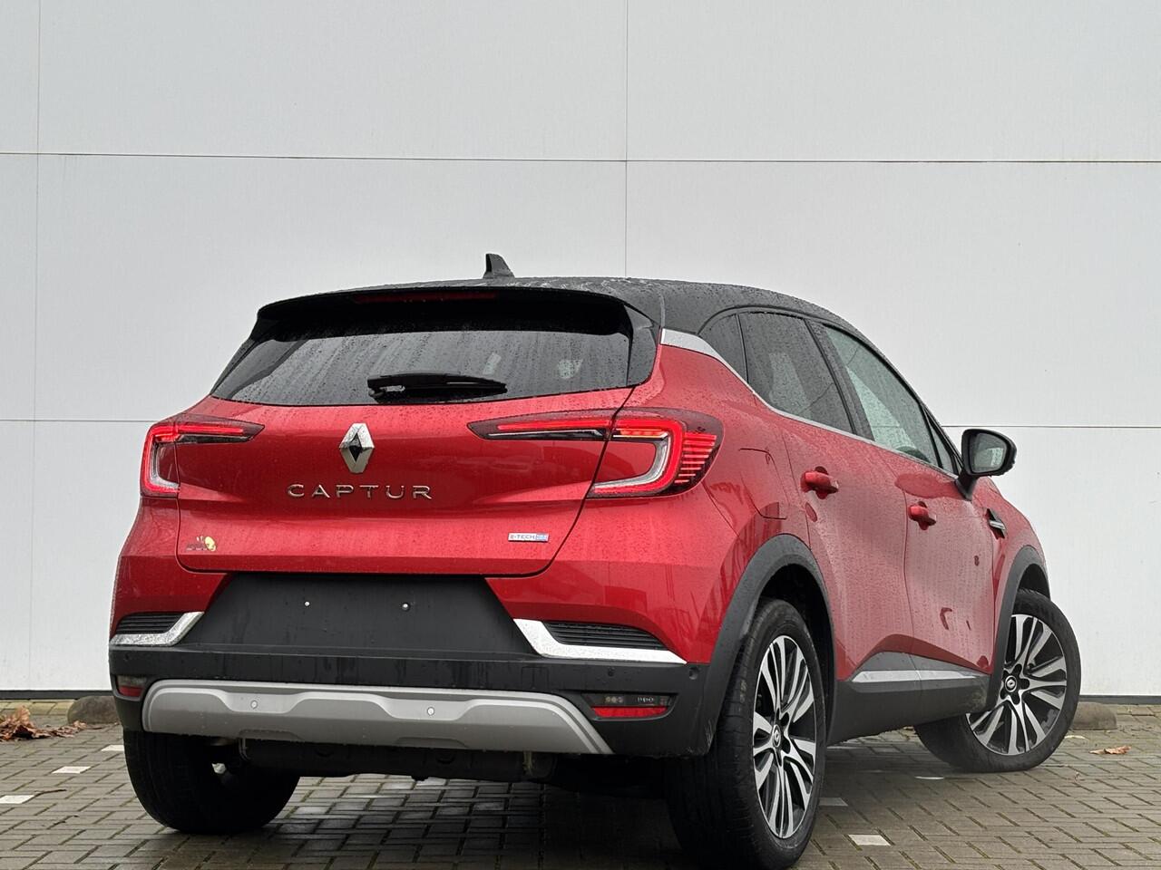 Renault CAPTUR 1.6 E-Tech plug-in hybrid 160 Initiale | Elektrisch glazen schuif-/kanteldak |