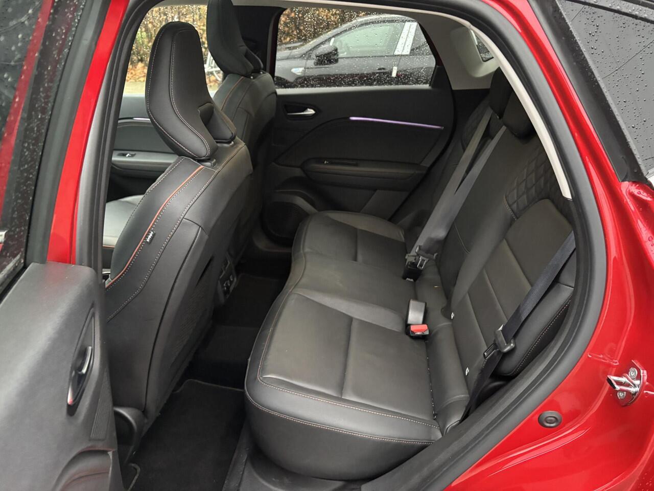 Renault CAPTUR 1.6 E-Tech plug-in hybrid 160 Initiale | Elektrisch glazen schuif-/kanteldak |