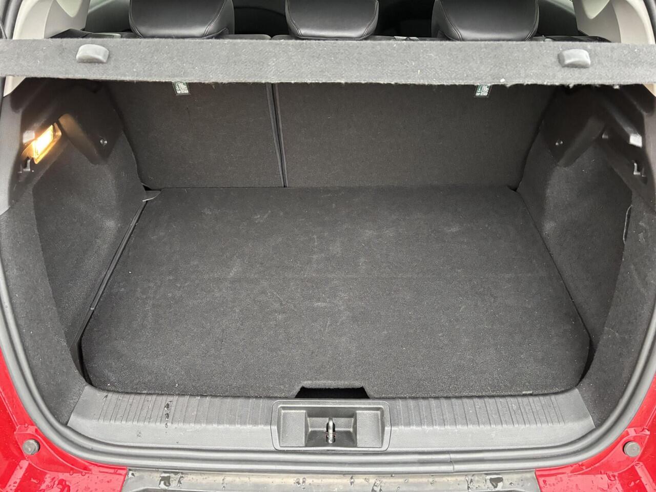 Renault CAPTUR 1.6 E-Tech plug-in hybrid 160 Initiale | Elektrisch glazen schuif-/kanteldak |