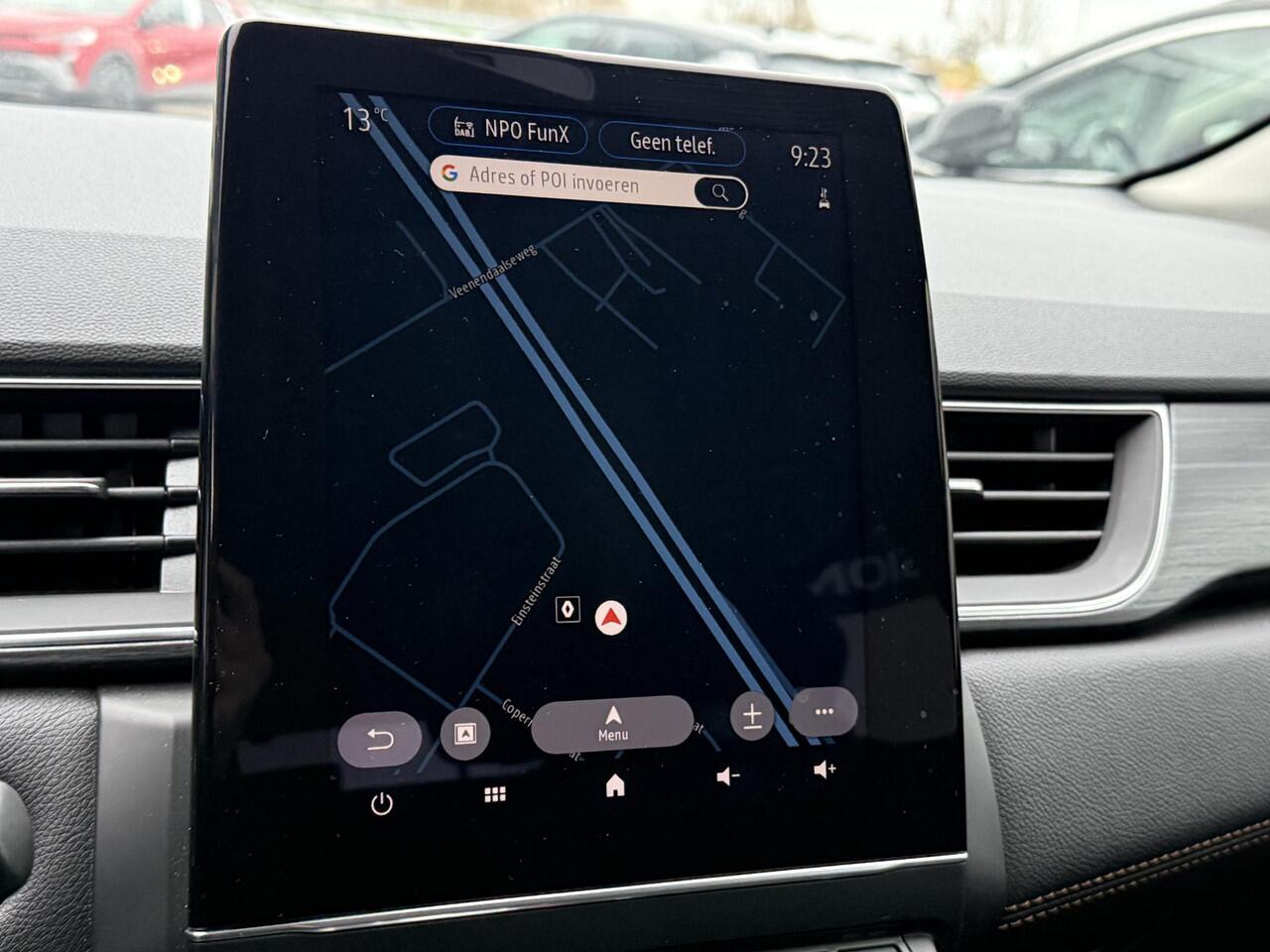 Renault CAPTUR 1.6 E-Tech Hybrid 145 Initiale Paris (Hoge instap) Trekhaak | Camera | Leder | Winter Pack | Navigatie | Dealer Onderhouden