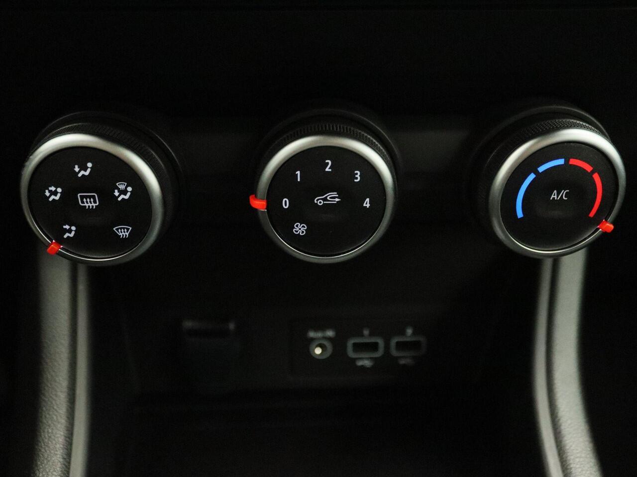 Renault CAPTUR TCe 90 Equilibre | Airco | Lane departure warning met lane keep assist | Led pure vision koplampen | Skidplates vóór en achter in zilvergrijs | Metaalkleur |