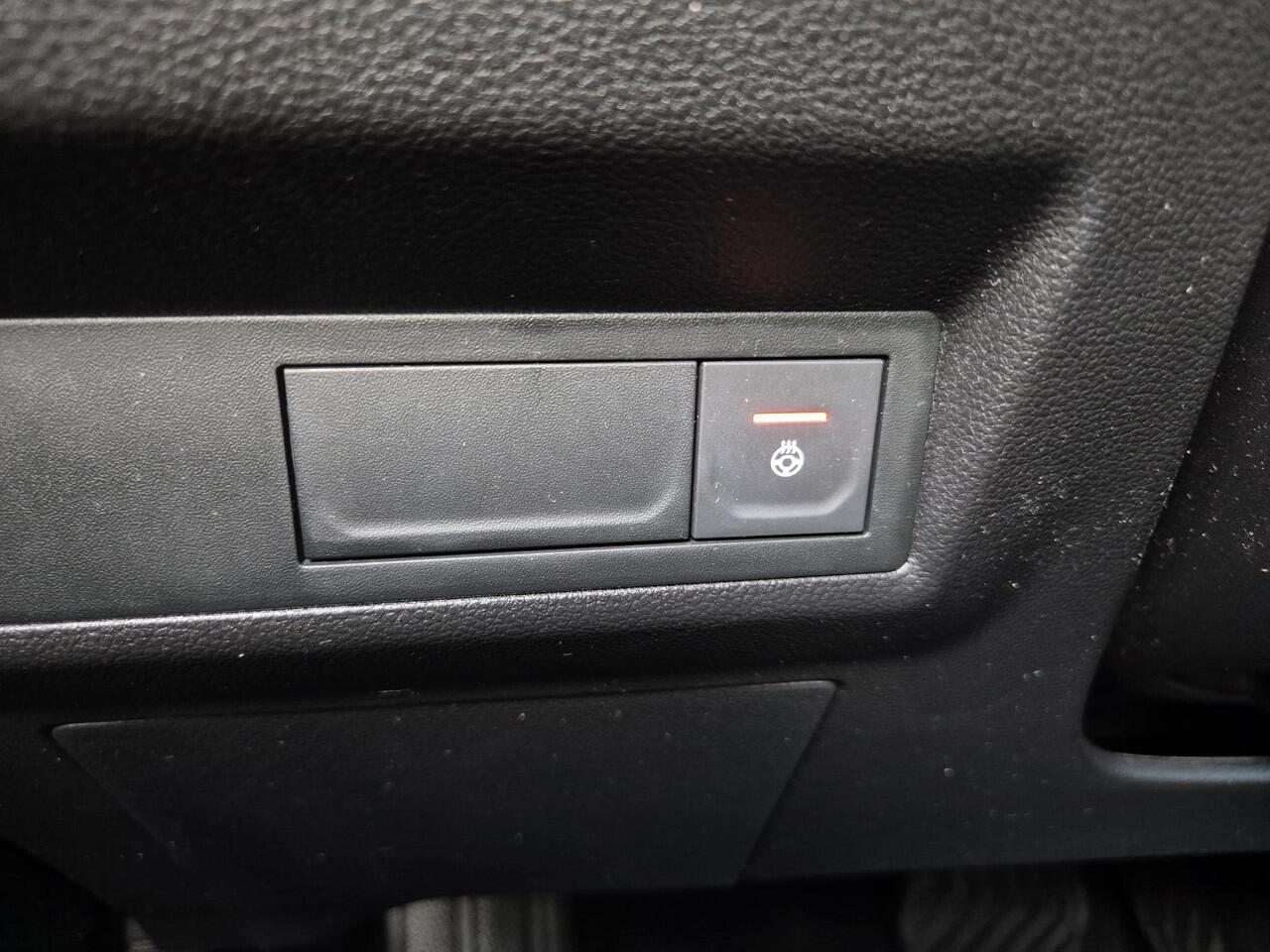 Renault CAPTUR 1.6 E-Tech Plug-in Hybrid 160 Initiale Paris / Automaat / Apple Carplay Android Auto / Rondomzicht camera / Stuur-, en Stoelverwarming / Keyless Entry/Start / Navigatie /