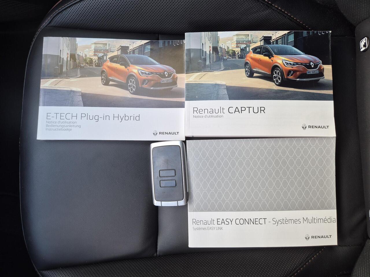 Renault CAPTUR 1.6 E-Tech Plug-in Hybrid 160 Initiale Paris / Automaat / Apple Carplay Android Auto / Rondomzicht camera / Stuur-, en Stoelverwarming / Keyless Entry/Start / Navigatie /