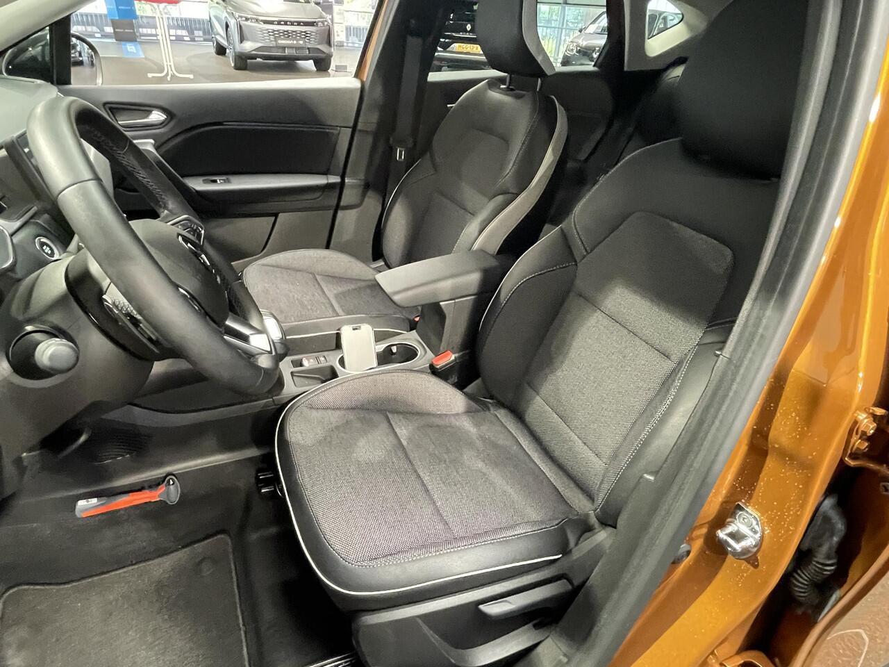 Renault CAPTUR 1.3 TCe 140 Intens | Trekhaak | All-Season banden | Achteruitrijcamera | Navigatie |