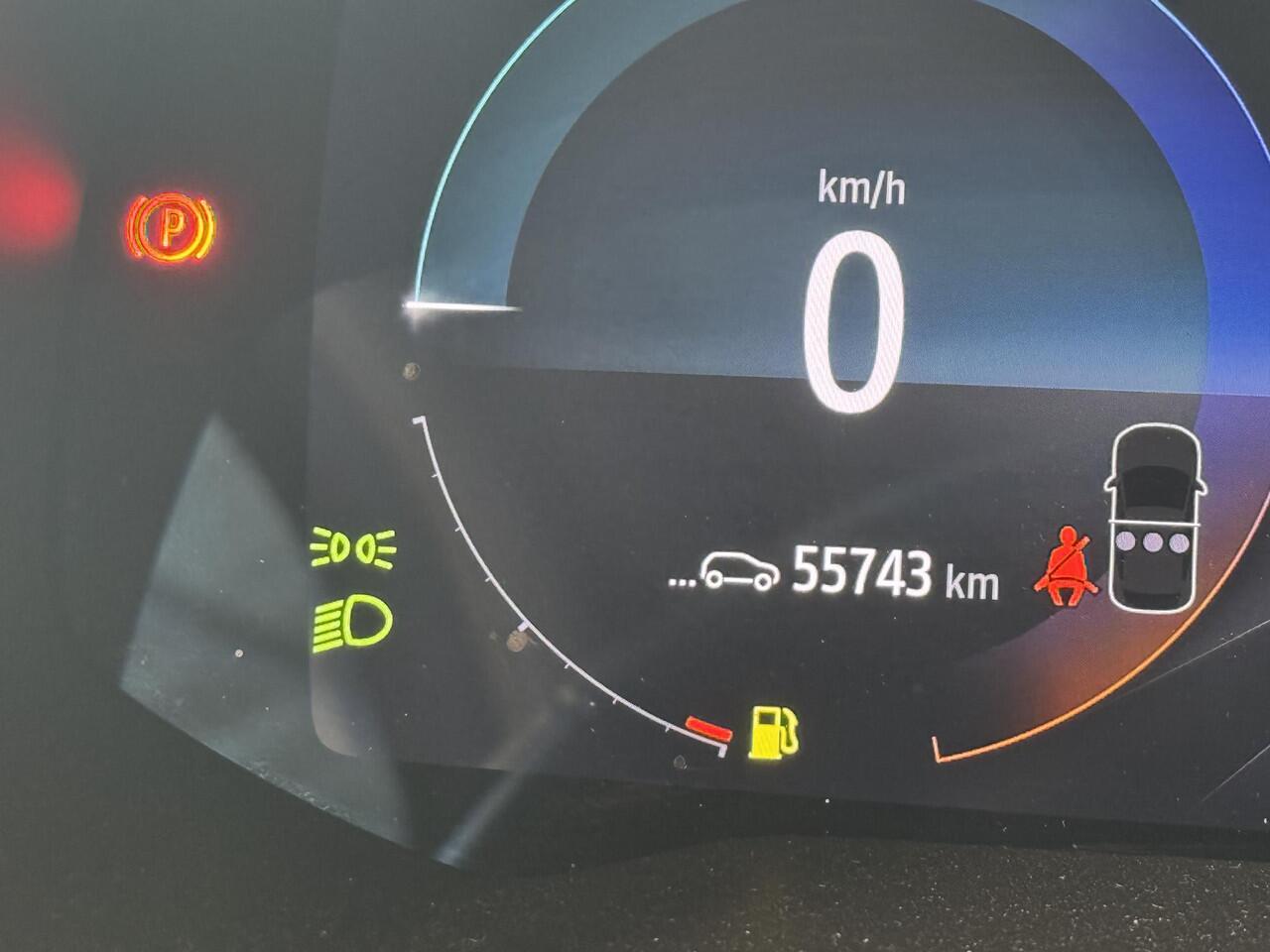 Renault CAPTUR 1.6 E-Tech Plug-in Hybrid 160 Intens | Trekhaak | Navigatie | Climate Control | Achteruitrijcamera |