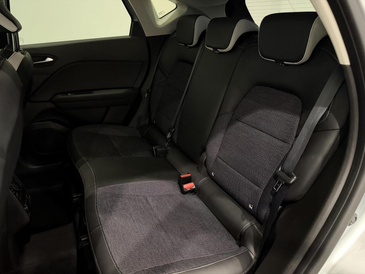 Renault CAPTUR 1.0 TCe 90 Intens | Navigatie | Climate Control | Cruise Control | Lichtmetalen velgen 17" | Parkeersensoren voor, achter en achteruitrijcamera