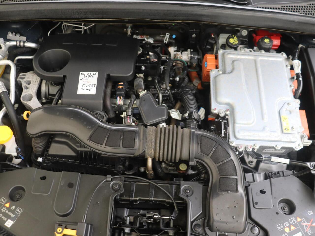 Renault CAPTUR 1.6 E-Tech Plug-in Hybrid 160 Intens | Automaat | Navigatie | Parkeer sensoren voor + Achter | Achteruitrijcamera |Climate Control | Android auto | Apple carplay