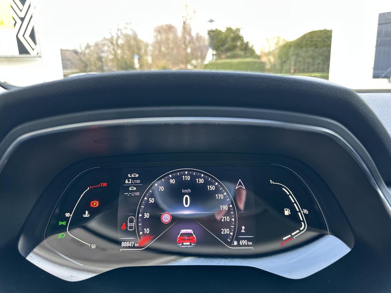 Renault CAPTUR TCe 90 Intens | Easylink navigatie | Dealeronderhouden | Camera achter | Parkeersensoren voor en achter | Premium kleur rouge flamme | Android auto & Apple carplay |