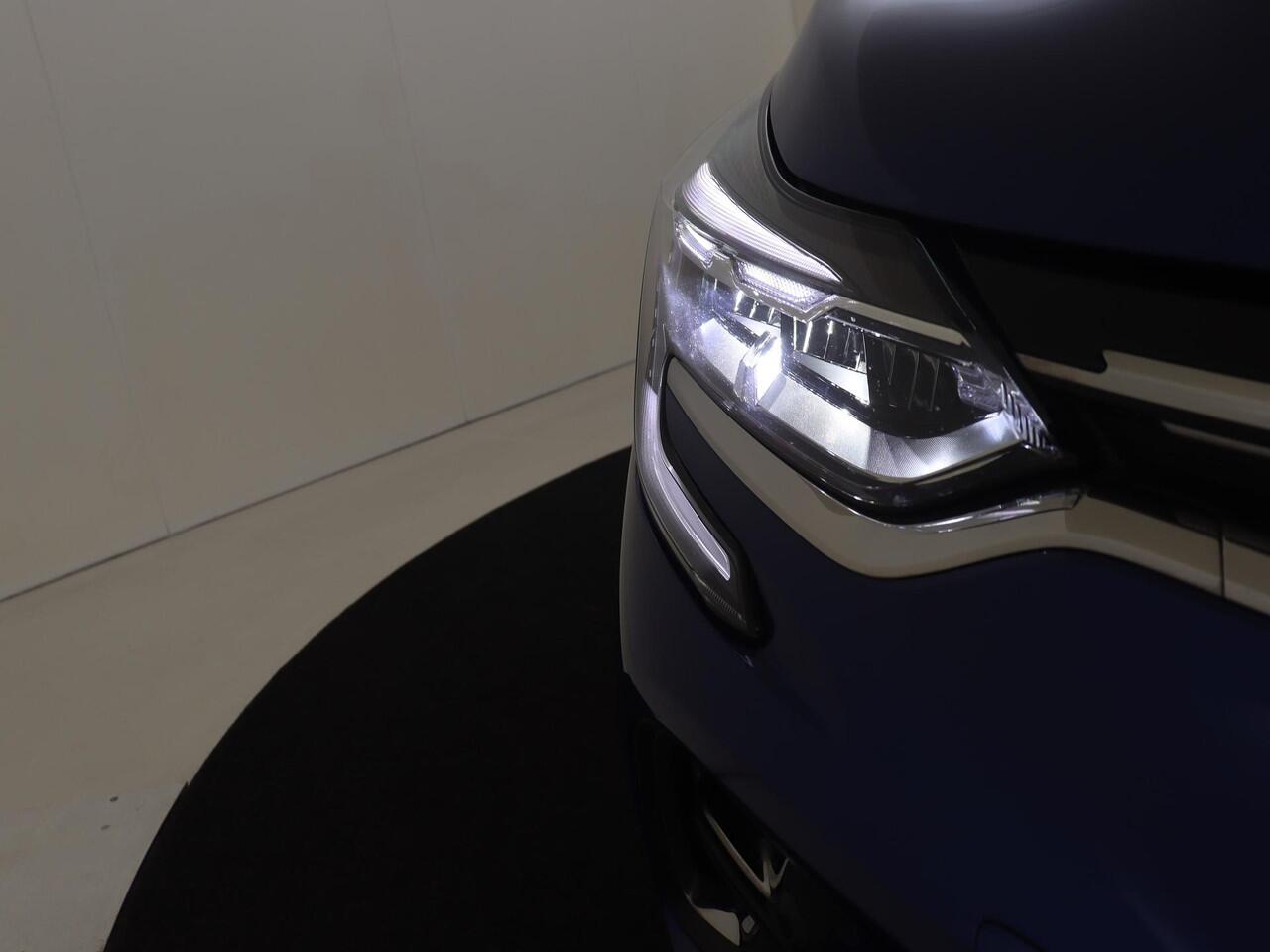 Renault CAPTUR 1.3 mild hybrid 140 techno | Navigatie | Parkeersensoren & Camera | 18" LM Velgen | 4 Cilinder motor |