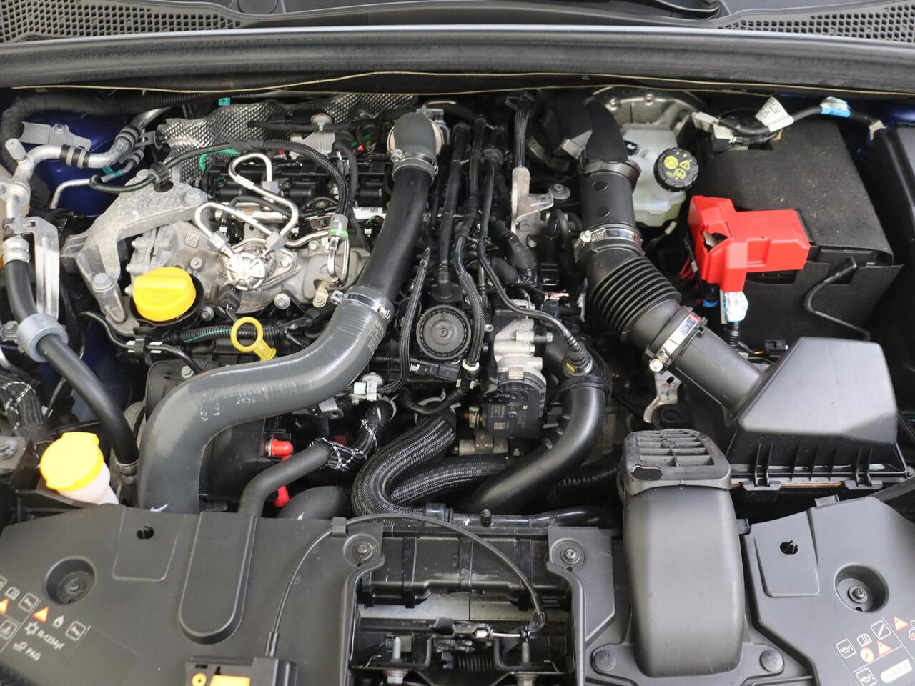 Renault CAPTUR 1.3 mild hybrid 140 techno | Navigatie | Parkeersensoren & Camera | 18" LM Velgen | 4 Cilinder motor |