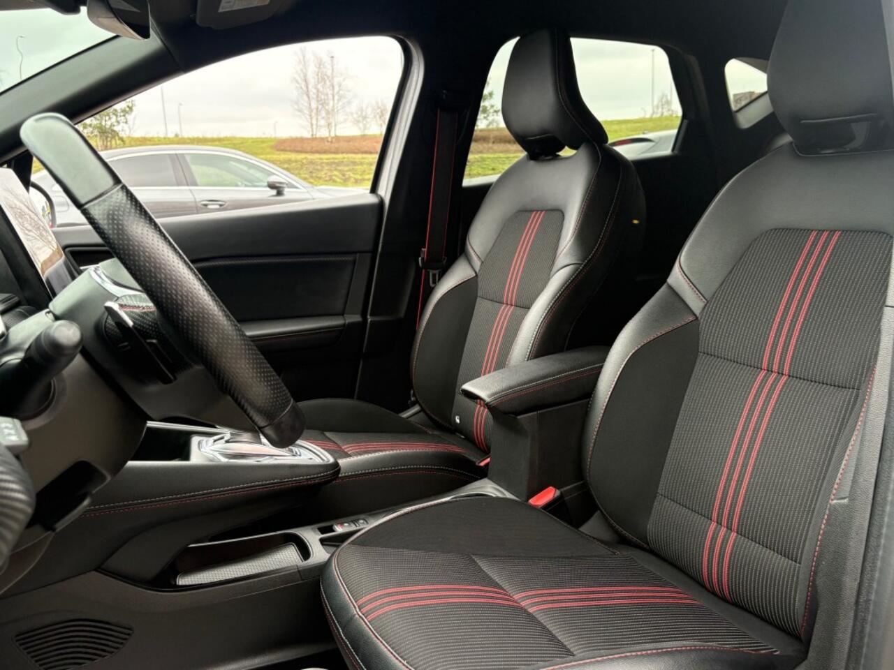 Renault CAPTUR 1.3 TCE MILD-HYBRID 160PK AUT. RS-LINE NAVI TREKHAAK CAMERA CARPLAY