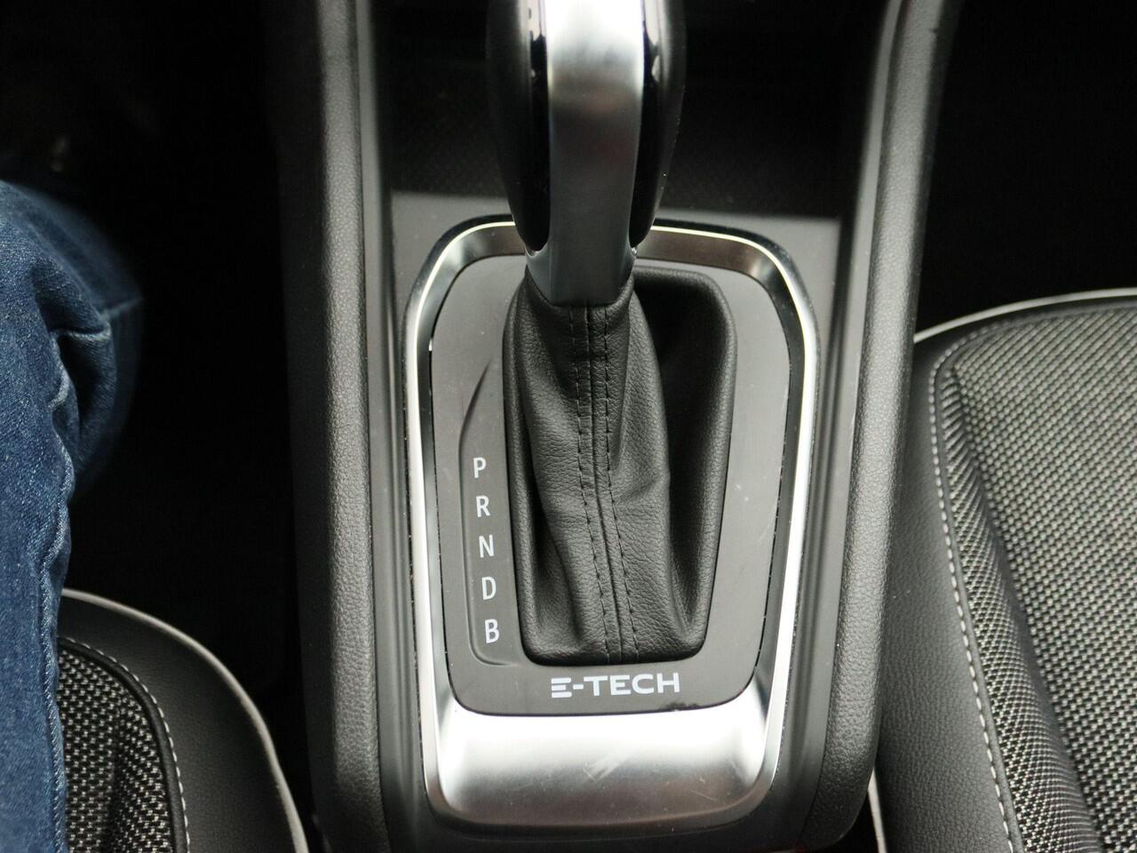 Renault CAPTUR E-Tech Plug-in Hybrid 160 Intens | Camera | PDC Voor + Achter | 9,3" Full-Map Navigatie i.c.m. 10,1" Digitaal Instrumentenpaneel | LED Pure Vision | Climate Control | Cruise Control & Snelheidsbegrenzer | Apple Carplay & Android Auto