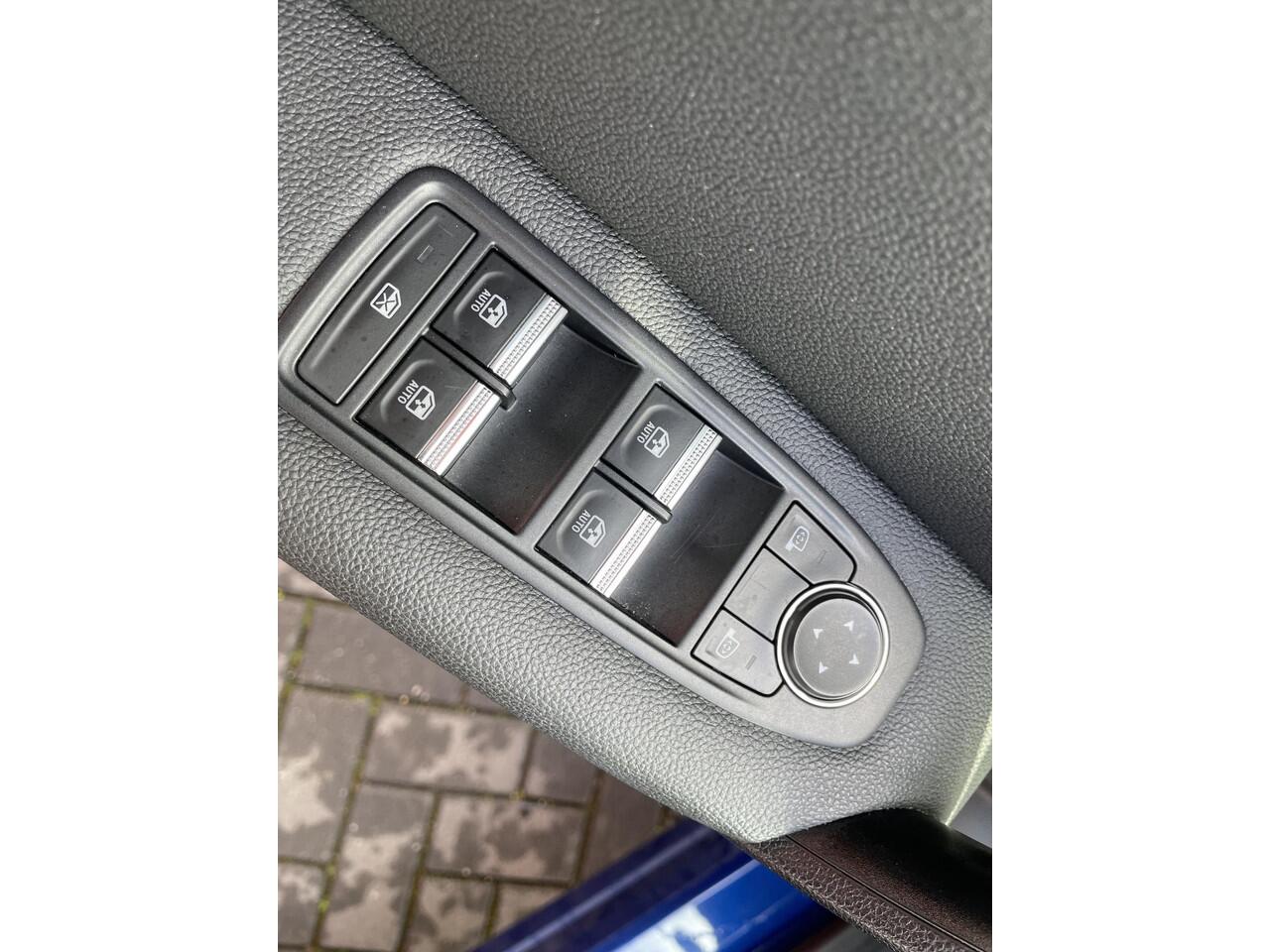 Renault CAPTUR 1.0 TCe 90 Intens / ACHTERUITRIJCAMERA / PARKEERSENSOREN / TREKHAAK / CRUISE CONTROL / CLIMATE CONTROL